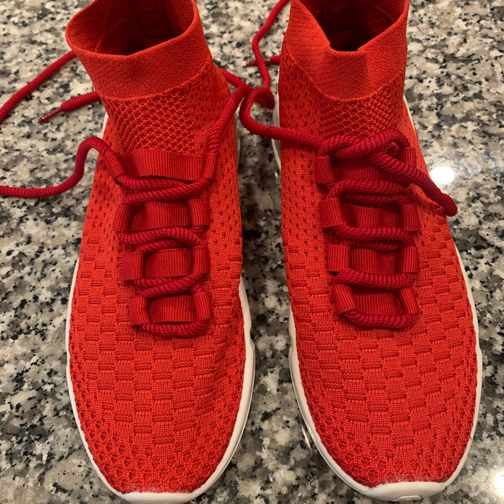 Fashion sneaker wore one time in clean conditions